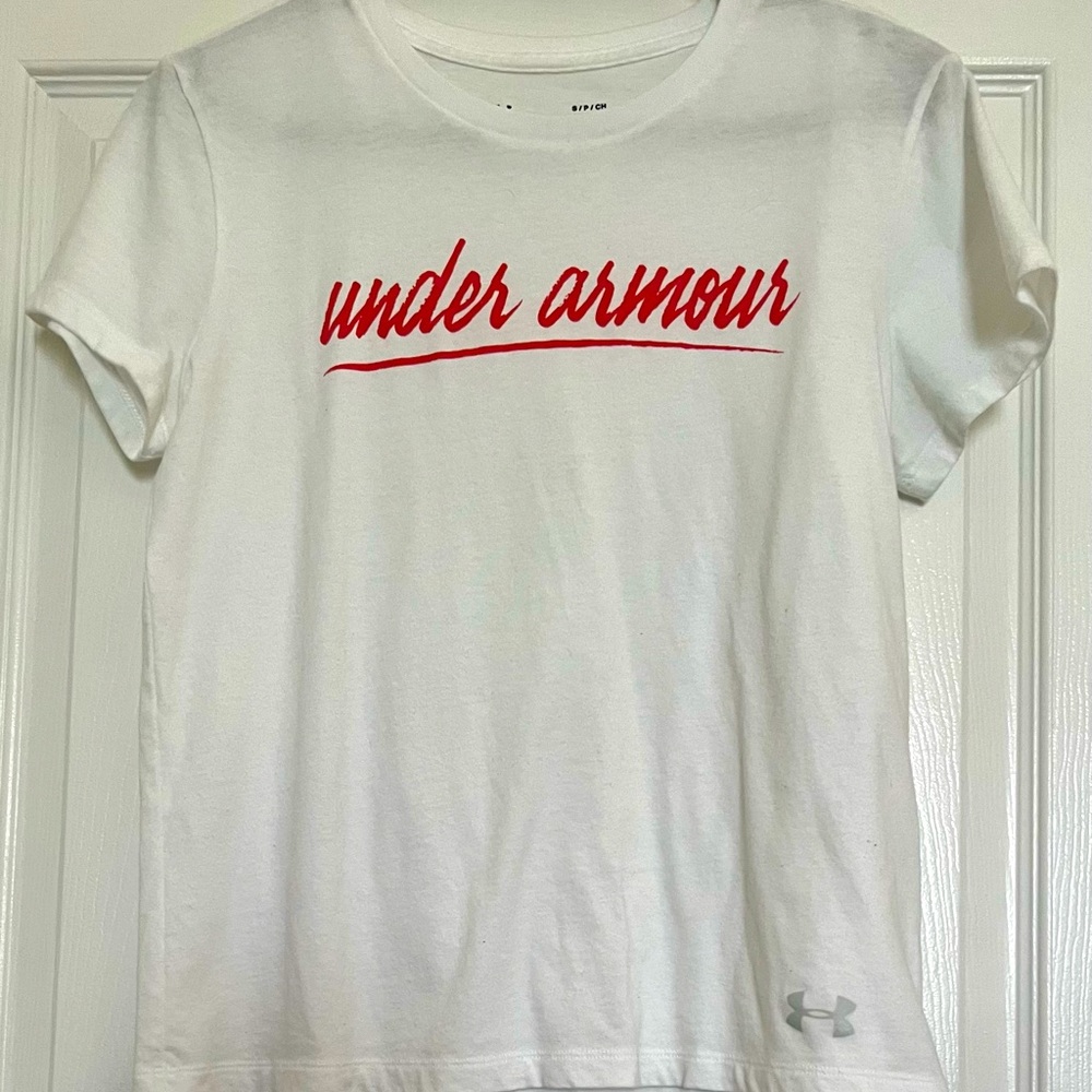 Small white Under Armor shirt